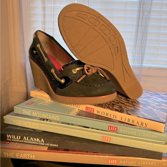 Sperry Shoes - Sperry Topsiders 8.5 back with black leopard print design side